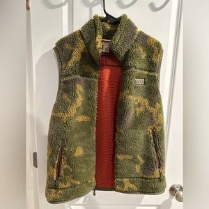 LLBEAN women’s CAMO Sherpa fleece vest Large